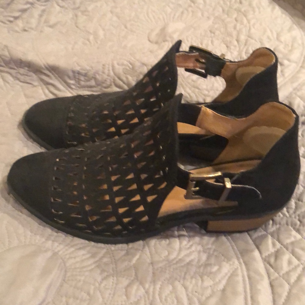 Qupid ladies size 6 booties